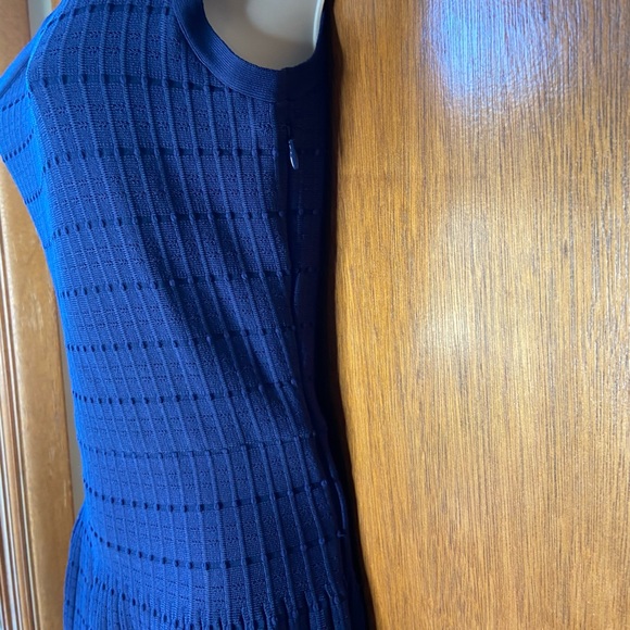 Michael Kors knitted dress. Perfect for fall - Picture 4 of 4